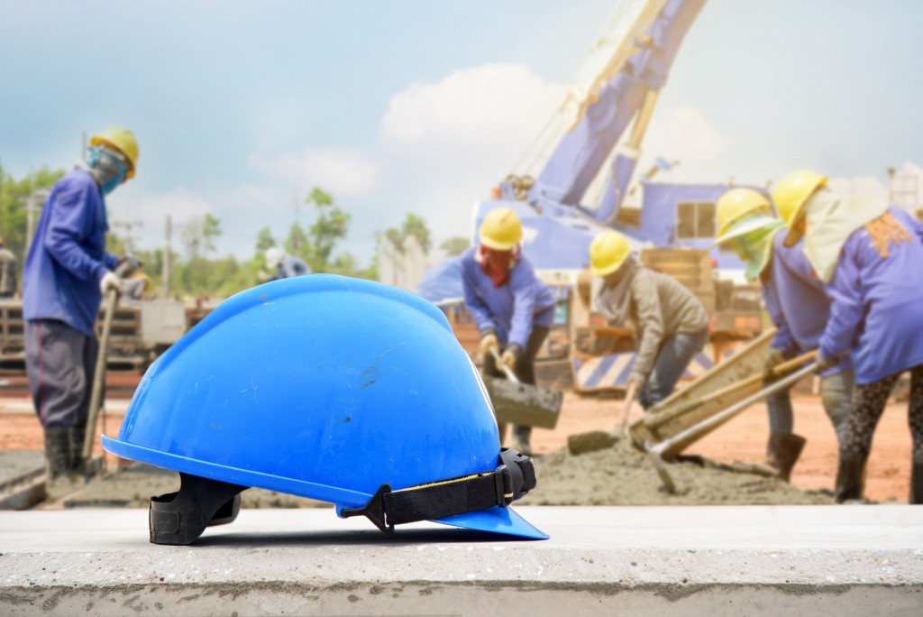 Construction helmet for safety in construction sites